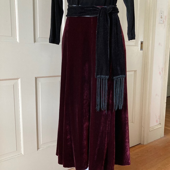 Burgundy Velvet Skirt w Black Velvet Tassel Sash size 14 NEVER WORN - Picture 1 of 10